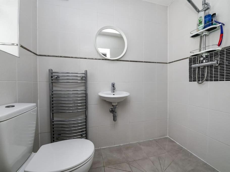 Specious 3Bed Property With Parking & Large Garden Aveley Экстерьер фото